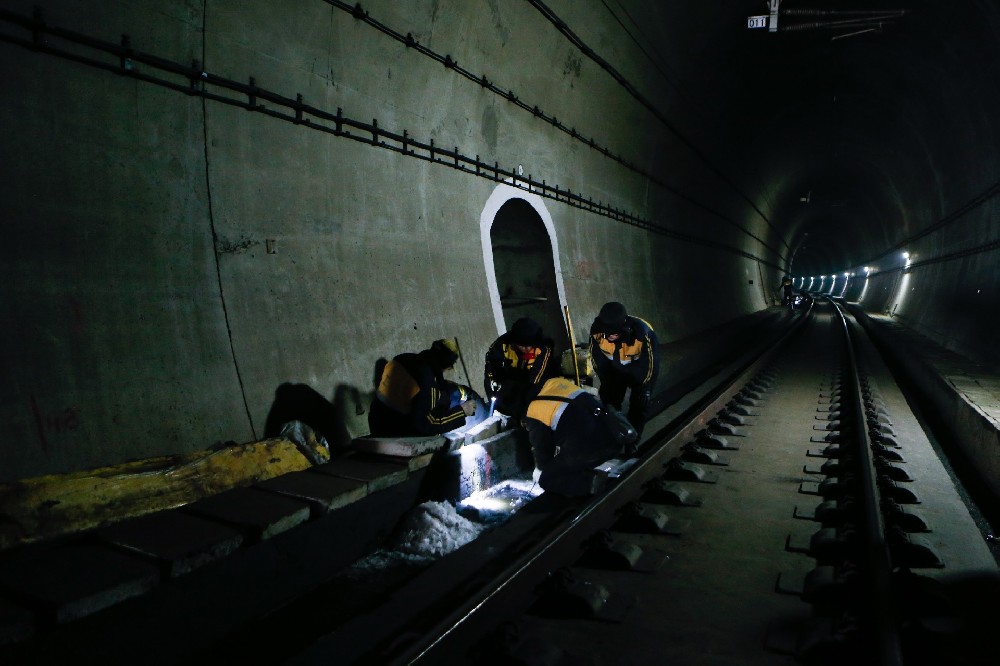 荣县铁路运营隧道病害现状